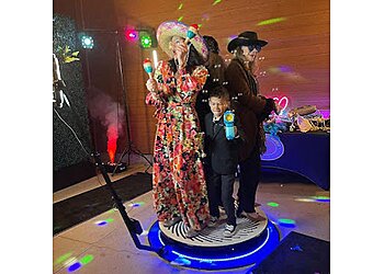 Mobile Photo Booth Companies 360 Photo Booth Mobile | Glitz & Glam