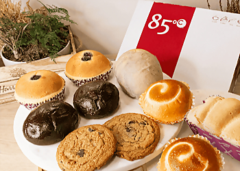 85°C Bakery Cafe - Las Vegas, NV Bakeries - Restaurant Decor Image