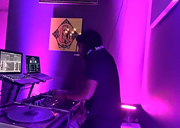 Oakland Night Clubs AU Lounge