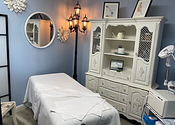 Corona Spas Amazing Daisy Beauty Bar