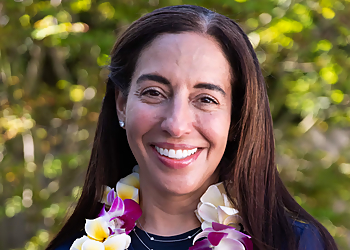 Ameneh Khosrovani DDS, MS - ALOHA PEDIATRIC DENTISTRY Ameneh Khosrovani DDS, MS - ALOHA PEDIATRIC DENTISTRY - Berkeley, CA Kids Dentists - Doctor Portrait Image