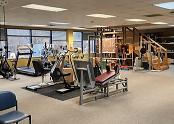 Kansas City Physical Therapists Annie McLeod, DPT, COMT - SELECT PHYSICAL THERAPY KANSAS CITY