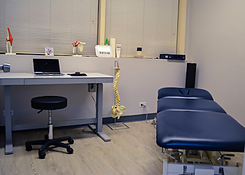Arthur Chan, DPT - HOLISTICARE PHYSICAL THERAPY - Honolulu, HI Physical Therapists - Treatment Room Image