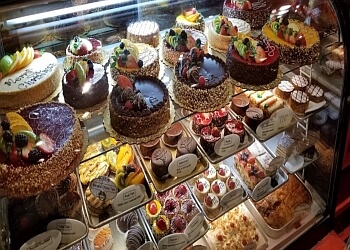 3 Best Bakeries In Chicago, IL - Expert Recommendations