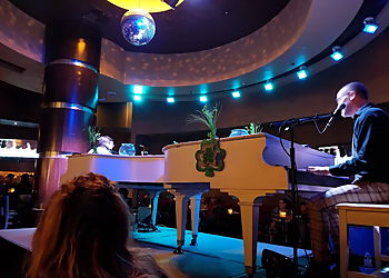 Reno Night Clubs Aura Ultra Lounge