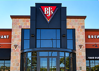 BJ's Restaurant & Brewhouse - Newport News, VA American Restaurants - Restaurant Entrance Image