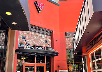 BJ's Restaurant & Brewhouse Santa Clarita - Santa Clarita, CA Steak Houses - Restaurant Exterior Image
