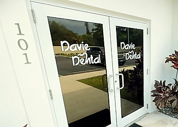 Barry A Bluth, DMD - DAVIE DENTAL - Davie, FL Dentists - Clinic Exterior Image
