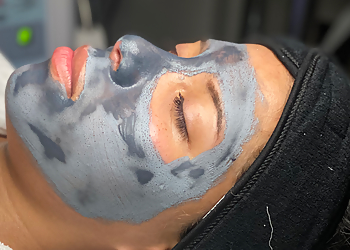 Hollywood Spas Beauty of Wax