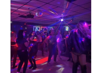 3 Best Night Clubs in Cedar Rapids, IA - Expert Recommendations