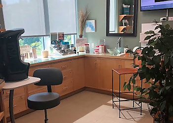 Bernard Raskin, MD - Santa Clarita, CA Dermatologists - Clinic Interior Image