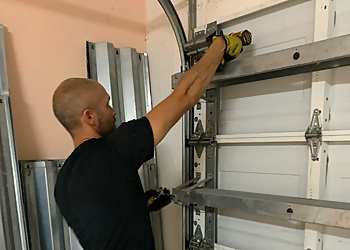 Best Garage Door Company LLC - Hollywood, FL Garage Door Repair - On-Site Service Image
