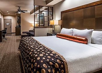 Denton Hotels Best Western Premier Crown Chase Inn & Suites