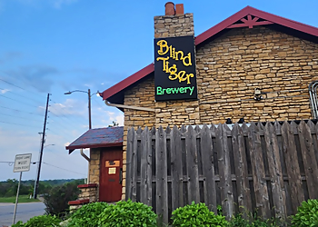 Topeka Sports Bars Blind Tiger Brewery & Restaurant