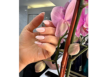 New York Beauty Salons Bon-Bon Hair Salon & Spa