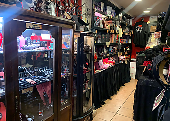 New Orleans Gift Shops Boutique du Vampyre