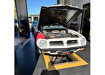 Broad Street Fast Lube - Chattanooga, TN Car Repair Shops - Car Image