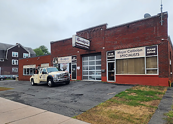 Brookfield Auto Body and Towing Hartford Auto Body Shops image 1