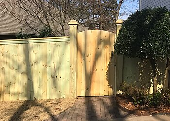 Little Rock Fencing Contractors Build Gates and Fences