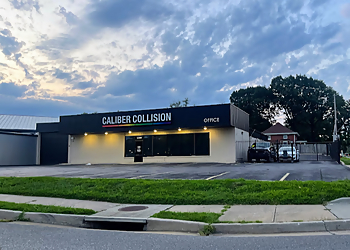 Caliber Collision Independence Independence Auto Body Shops image 1