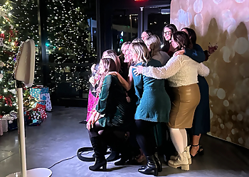 Capture Photo Booth - Des Moines, IA Photo Booth Companies - Pose & Print Service