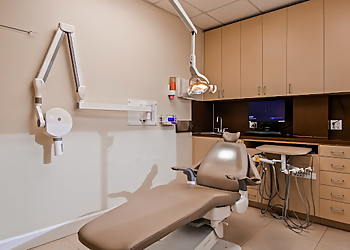 Hollywood Dentists Carlos Llapur, DMD - DENTAL ASSOCIATES OF HOLLYWOOD