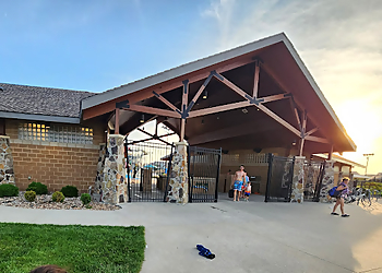 Des Moines Amusement Parks Cascade Falls Aquatic Center