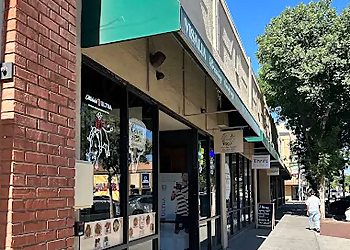 Chan's Thai Cuisine - Visalia, CA Thai Restaurants - Restaurant Exterior Image