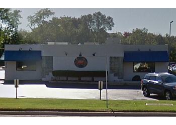3 Best Seafood Restaurants In Naperville Il Threebestrated Chinn S 34th Street Fishery