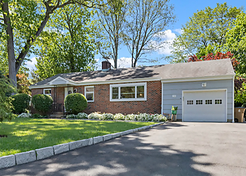 Stamford Real Estate Agents Chris Carozza - CHRIS CAROZZA TEAM