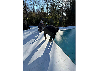 Cincinnati Pool Divers - Cincinnati, OH Pool Services - Team Working Image