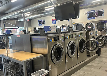 Milwaukee Laundromats Clean Laundry