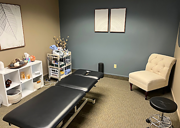Colton Bolinger, DPT - INTEGRATED PHYSICAL THERAPY AND SPORTS MEDICINE - Des Moines, IA Physical Therapists - Treatment Image