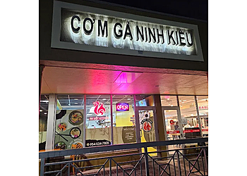 Com Ga Ninh Kieu - Hollywood, FL Vietnamese Restaurants - Restaurant Exterior Image