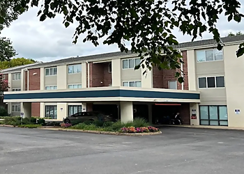 Commonwealth Senior Living at the Devonshire Hampton Assisted Living Facilities image 1