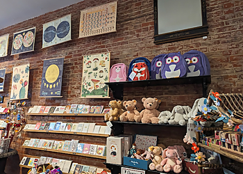 Ventura Gift Shops Copperfield's Gifts & Rarities