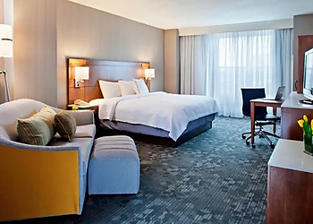 Pueblo Hotels Courtyard Pueblo Downtown