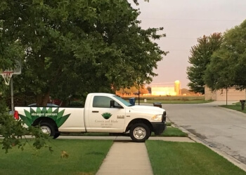 Fort Wayne lawn care service Crown and Blade, LLC