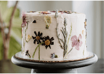 Crème Cupcake + Dessert  Des Moines Cakes