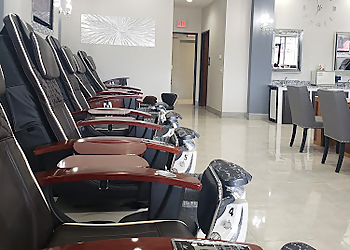 D Crown Nail Bar - Garland, TX Nail Salons - Salon Interior Image