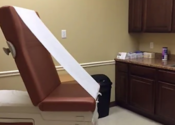 DOCS Urgent Care - Waterbury, CT Urgent Care Clinics - Treatment Room Image