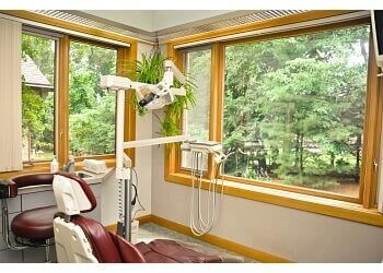 Lansing Dentists Daniel Derksen, DDS - DERKSEN DENTISTRY