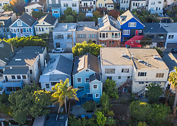 San Francisco Real Estate Agents Danielle Lazier - VIVRE REAL ESTATE AGENTS