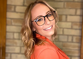 Darrian Knotts, CH - Rockford, IL Hypnotherapy - Doctor Portrait Image