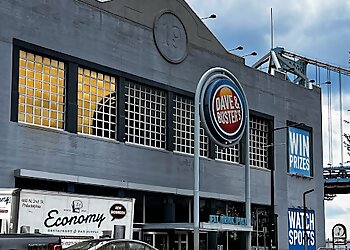 Philadelphia Sports Bars Dave & Buster's Philadelphia
