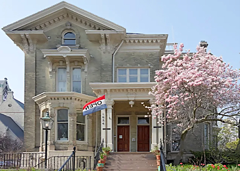 Milwaukee Art Galleries David Barnett Gallery