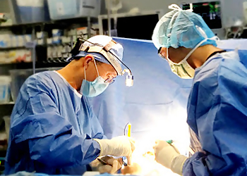 David Kahng, MD - Los Angeles, CA Plastic Surgeons - Doctor Working Image