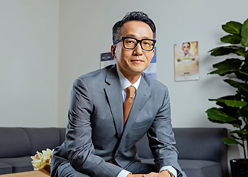 David Kahng, MD - Los Angeles, CA Plastic Surgeons - Doctor Portrait Image