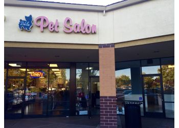 Roseville pet grooming De La Pet Salon and skin care