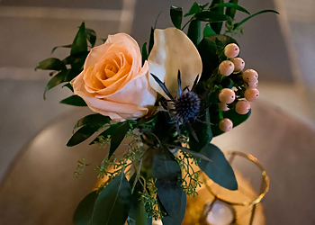 De Vars-Phillips Florist & Antiques - Hartford, CT Florists - Fresh Flowers Image